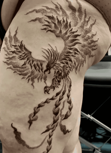 Tatouage noir et gris avant-bras